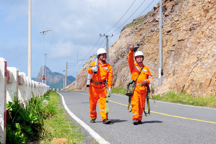 Ba cuộc thi viết, chụp ảnh, video clip hướng tới kỷ niệm 50 năm Ngày giải phóng miền Nam, thống nhất đất nước và 50 năm xây dựng, phát triển ngành Điện miền Nam 19.jpg