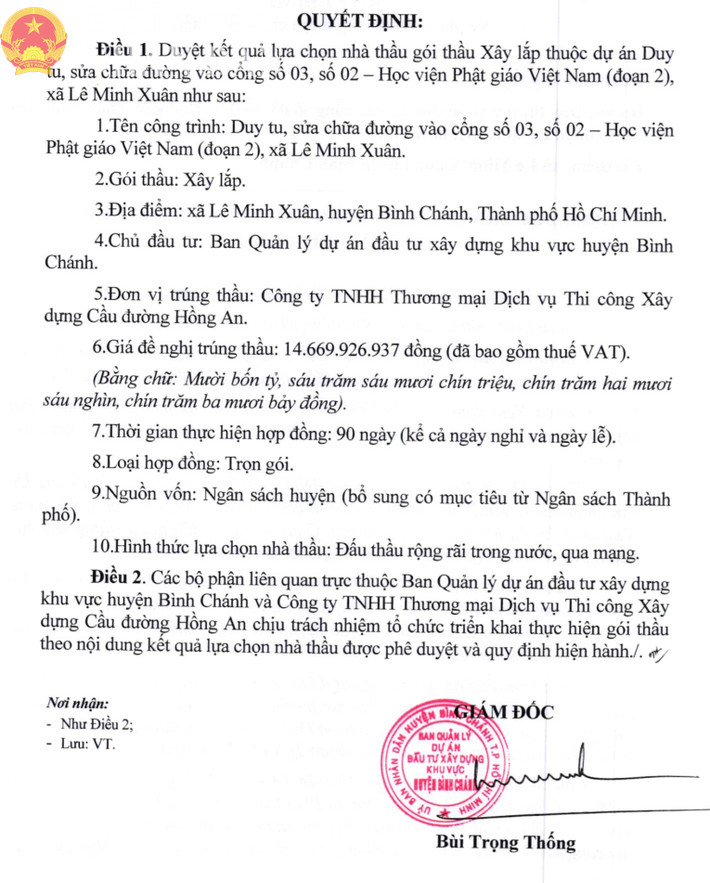 Giám đốc Ban QLDA ĐTXD khu vực huyện Bình Chánh Bùi Trọng Thống ký quyết định cho Công ty Cầu đường Hồng An trúng thầu gói thầu xây lắp sửa chữa Học viện Phật giáo Việt Nam (đoạn 2) dbnd_tl_qd-trung-thau.jpg