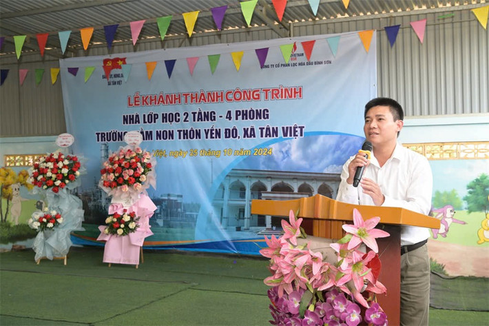 Phó Bí thư Thường trực Đảng ủy, Chủ tịch UBND xã Tân Việt Trần Văn Thành phát biểu. Ảnh: BSR 1.jpg