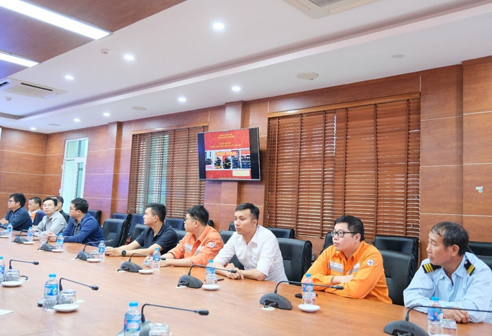 Các đại biểu nghe phổ biến kiến thức về PCCC. Ảnh: NPC on-tap-cac-kien-thuc-ve-pccc-anh-npc.jpg