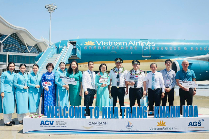 Sự kiện đón hành khách thứ 9 triệu không chỉ là một cột mốc quan trọng đối với Vietnam Airlines mà còn sự khẳng định vị thế của sân bay Cam Ranh như một điểm đến hàng không quốc tế năng động, hiện đại và phát triển nhanh chóng. Ảnh: VNA skinnh1-9360.jpg