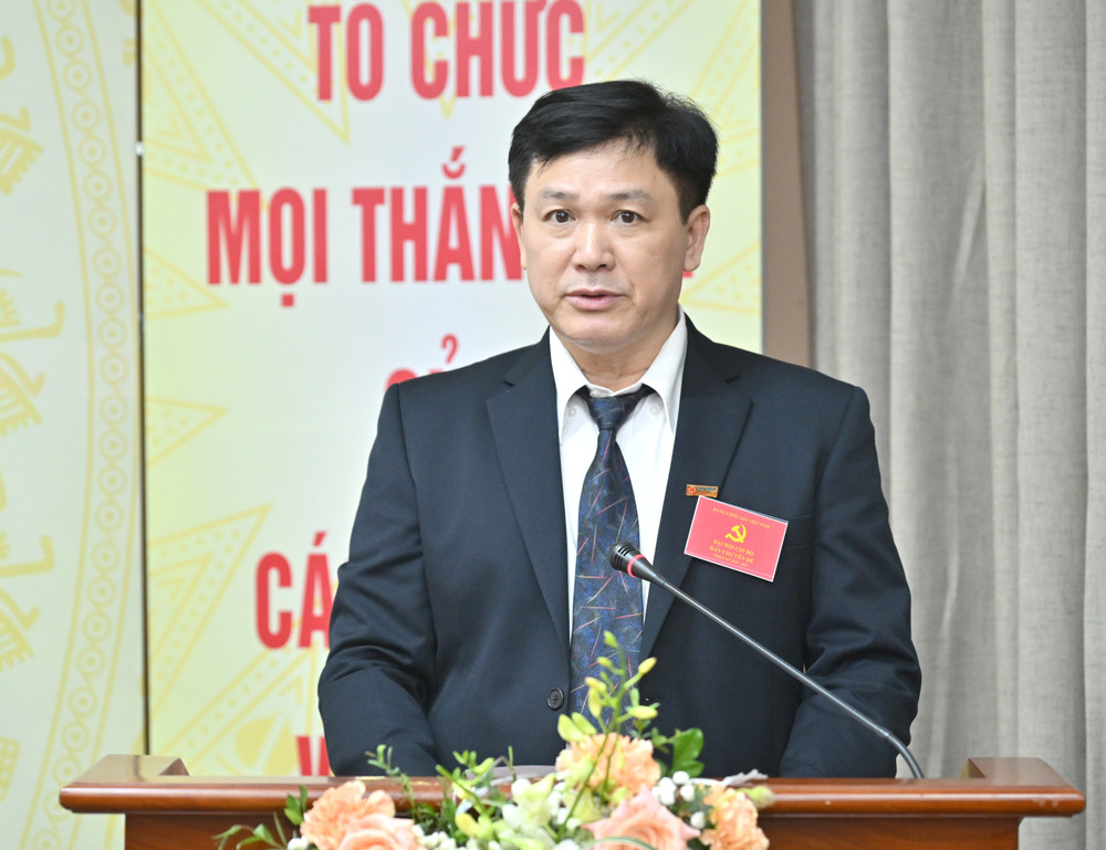 Bí thư Chi bộ Ban Chuyên đề Nguyễn Quang Vũ trình bày báo cáo tại Đại hội bi-thu-chi-bo-ban-chuyen-de-nguyen-quang-vu-phat-bieu-khai-macvqk-3177.jpg
