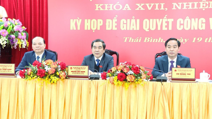 Chủ tọa điều hành kỳ họp a.jpg