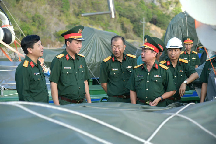 Lãnh đạo Quân Khu 9 yêu cầu Bộ Chỉ huy Quân sự tỉnh Kiên Giang đưa 4 tàu vào khai thác sử dụng theo quy định của Bộ Quốc phòng và pháp luật Việt Nam (Ảnh: Phương Vũ) z6382429917811-1103ea48428e63face668d17ac29a4c0.jpg