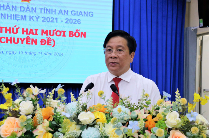Ủy viên dự khuyết Trung ương Đảng, Phó Bí thư Tỉnh ủy, Chủ tịch UBND tỉnh An Giang Hồ Văn Mừng trình bày các tờ trình về bầu chức danh Phó Chủ tịch UBND tỉnh 2-4142.jpg