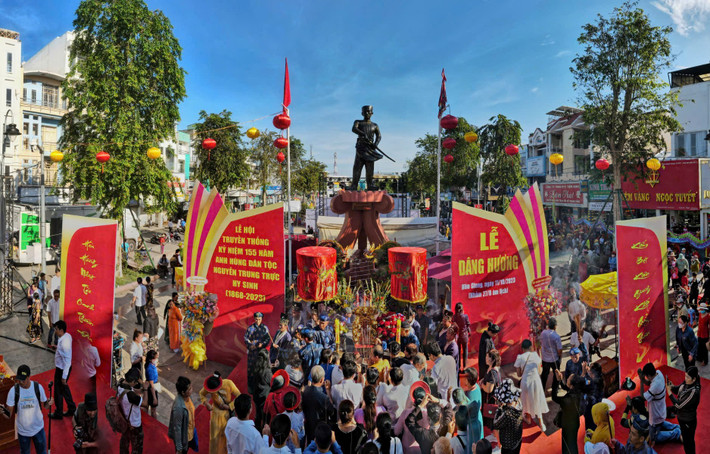 Lễ hội truyền thống kỉ niệm 156 năm Anh hùng dân tộc Nguyễn Trung Trực hy sinh diễn ra từ ngày 28-30.9 (Ảnh: Phương Vũ). z5839400560211_0ba9fc24c7d7c9350cb5dafa42075495.jpg