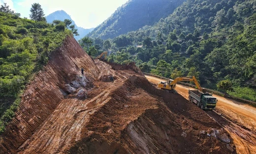 Hà Giang: Công ty TNHH 30-4 một ngày trúng 3 gói thầu có tỷ lệ tiết kiệm ngân sách "siêu thấp" dưới 1%