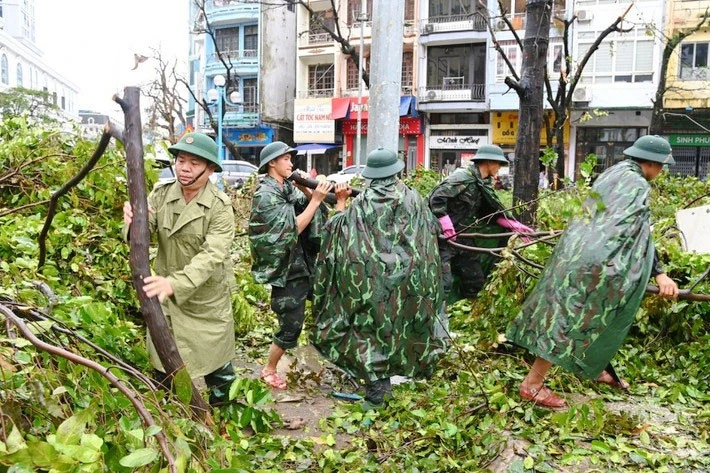 Quảng Ninh đồng lòng vượt qua bão lũ