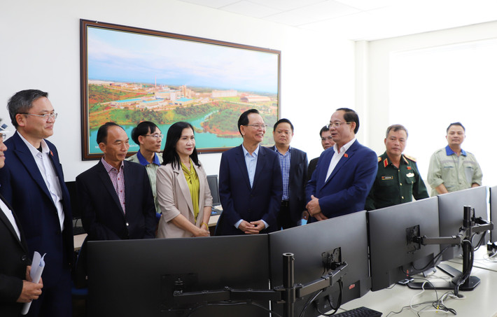 Phó Chủ tịch Quốc hội, Thượng tướng Trần Quang Phương và Đoàn công tác làm việc, nắm bắt tình hình sản xuất của nhà máy 18.jpg