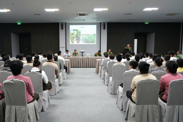 Lực lượng công an tập huấn, tuyên truyền về phòng tránh các loại tội phạm cho các doanh nghiệp, đơn vị kinh doanh du lịch a05.jpg