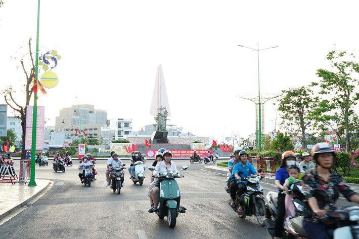Kỳ nghỉ lễ kéo dài, lượng khách đổ về thành phố biển Phan Thiết nghỉ dưỡng tăng đột biến a08.jpg