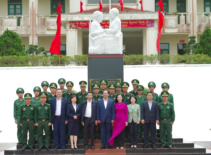 Phó Chủ tịch Quốc hội, Thượng tướng Trần Quang Phương và Đoàn công tác với cán bộ, chiến sỹ Đồn Biên phòng 767, Bộ Chỉ huy Bộ Đội Biên phòng tỉnh Đắk Nông 19.jpg
