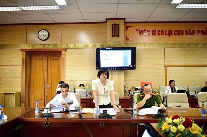 Đại diện Viện Chiến lược và Chính sách Y tế, Bộ Y tế công bố Báo cáo tổng hợp và phân tích các nghiên cứu, báo cáo của quốc tế và trong nước. Ảnh: PV b9affd25640fdc51851e.jpg