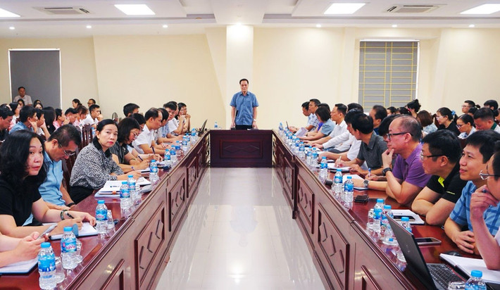 Giám đốc BHXH thành phố Hải Phòng Bùi Minh Đức chỉ đạo hội nghị. Ảnh: BH bh1638542355933881131.jpg