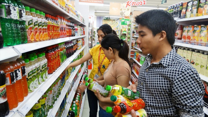 Việc tiêu thụ đồ uống có đường ở Việt Nam tăng nhanh trong những năm gần đây. Nguồn: ITN Việc tiêu thụ đồ uống có đường ở Việt Nam tăng nhanh trong những năm gần đây. Nguồn: ITN