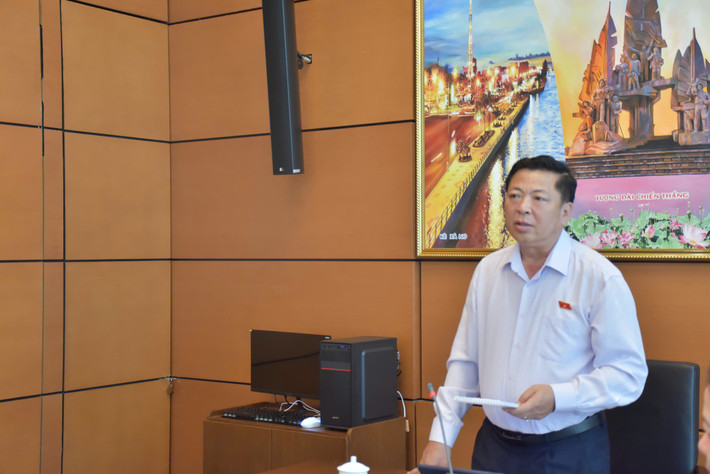 ĐBQH Lê Hồng Minh (Cao Bằng) - Tổ trưởng Tổ 17 phát biểu thảo luận. Ảnh: Bách Hợp z5982368318307-13cf480765a23b8284774765fc641298.jpg