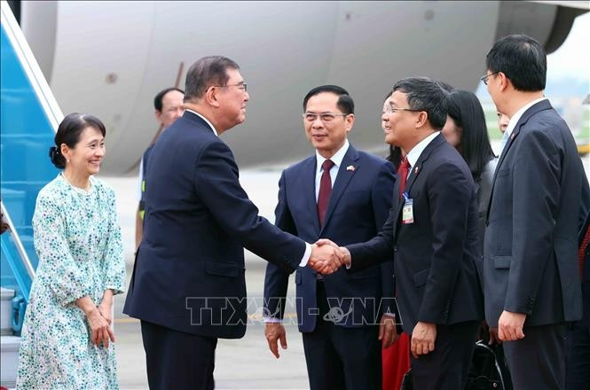 Thủ tướng Nhật Bản Ishiba Shigeru và Phu nhân đến Hà Nội, bắt đầu chuyến thăm chính thức Việt Nam. Ảnh: An Đăng/TTXVN Thủ tướng Nhật Bản Ishiba Shigeru và Phu nhân đến Hà Nội, bắt đầu chuyến thăm chính thức Việt Nam. Ảnh: An Đăng/TTXVN