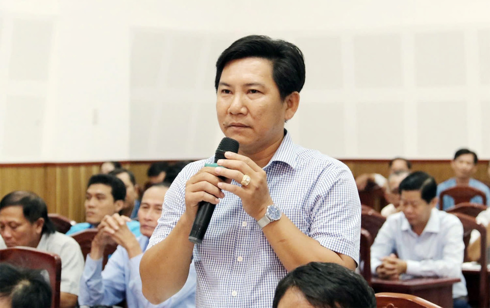 Cử tri Trần Đình Huy, xã Hỏa Lựu, TP. Vị Thanh, tỉnh Hậu Giang phát biểu. Ảnh: Hải Hành Cử tri Trần Đình Huy, xã Hỏa Lựu, TP. Vị Thanh, tỉnh Hậu Giang phát biểu. Ảnh: Hải Hành