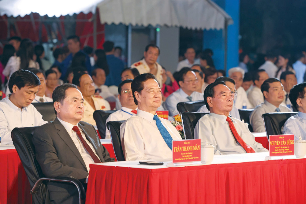 Chủ tịch Quốc hội Trần Thanh Mẫn; nguyên Thủ tướng Chính phủ Nguyễn Tấn Dũng; nguyên Thường trực Ban Bí thư, Đại tướng Lê Hồng Anh và các đại biểu dự Lễ kỷ niệm. Ảnh: Hải Hành z6544935790127-1d4e186a585643398c3a75691ec0d0f2.jpg
