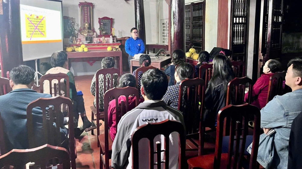Đoàn thanh niên tỉnh Thái Bình triển khai lớp học Bình dân học vụ số tại khu dân cư trên địa bàn z6507217161556-7340353ed5a9619c2cf810a6911ce502.jpg