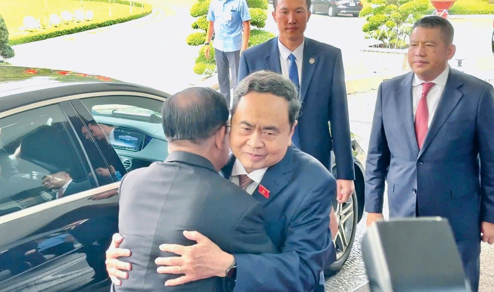 Chủ tịch Quốc hội Trần Thanh Mẫn và Chủ tịch Thượng viện Vương quốc Campuchia Samdech Techo Hun Sen Chủ tịch Quốc hội Trần Thanh Mẫn và Chủ tịch Thượng viện Vương quốc Campuchia Samdech Techo Hun Sen