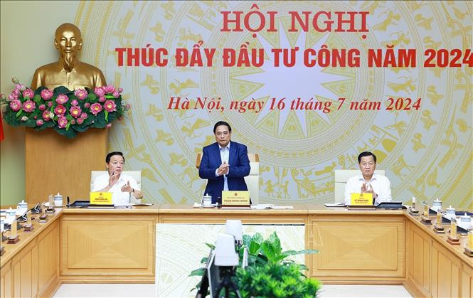 Thủ tướng Phạm Minh Chính chủ trì Hội nghị thúc đẩy đầu tư công năm 2024. Ảnh: Dương Giang/TTXVN Chú thích ảnh