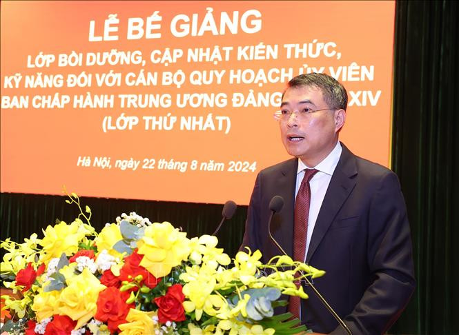 Trưởng Ban Tổ chức Trung ương Lê Minh Hưng, Trưởng Ban Chỉ đạo Lớp học phát biểu chỉ đạo. Ảnh: Văn Điệp/TTXVN Chú thích ảnh