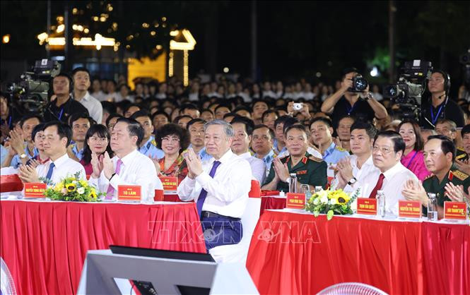 Tổng Bí thư, Chủ tịch nước Tô Lâm và các đại biểu dự chương trình. Ảnh: Lâm Khánh/TTXVN Chú thích ảnh