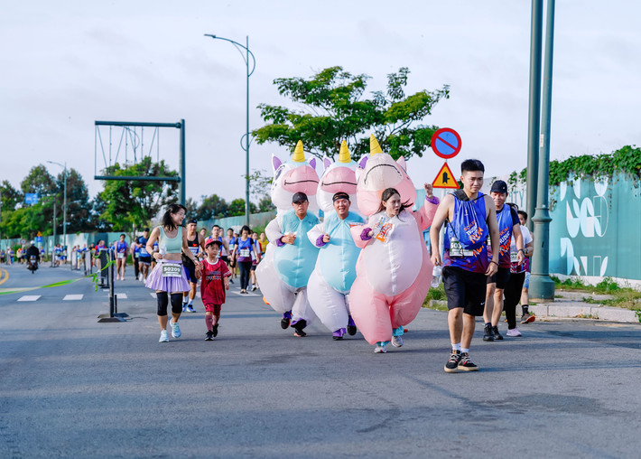 Giải chạy THU DUC CITY RUN 2024 mong muốn mang đến một cộng đồng năng động, một lối sống khoẻ khoắn, tạo nên tinh thần vững mạnh qua 4 thông điệp chính: “Cùng chạy - Cùng vui - Cùng sống xanh - Cùng chia sẻ”. 5.jpg