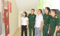 Đoàn khảo sát thực tế tại khu nhà ở dành cho công nhân của Công ty 45.