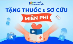 FPT Long Châu tặng thuốc và sơ cứu miễn phí giúp người dân sau bão Yagi