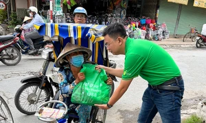 Phòng giao dịch của F88 trở thành điểm tiếp nhận, vận chuyển hàng cứu trợ tới 8 tỉnh đang bị bão lũ tàn phá