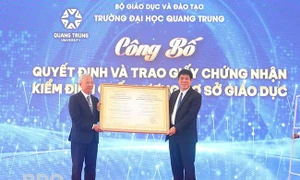 Trường ĐH Quang Trung kỷ niệm 19 năm thành lập và nhận chứng nhận kiểm định chất lượng giáo dục