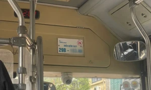 Chưa có tiền lẻ mua vé nữ hành khách bất ngờ bị phụ xe bus Hà Nội quát “xuống xe”, sau phản ánh, phía Transerco nhận lỗi 