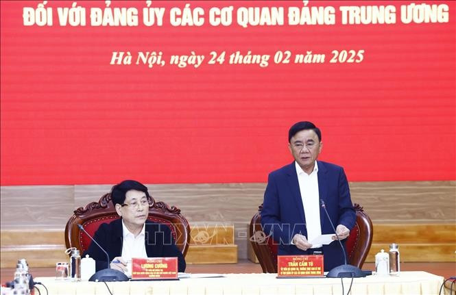 Ủy viên Bộ Chính trị, Thường trực Ban Bí thư, Bí thư Đảng ủy các cơ quan Đảng Trung ương Trần Cẩm Tú phát biểu. Ảnh: Lâm Khánh/TTXVN Ủy viên Bộ Chính trị, Thường trực Ban Bí thư, Bí thư Đảng ủy các cơ quan Đảng Trung ương Trần Cẩm Tú phát biểu. Ảnh: Lâm Khánh/TTXVN