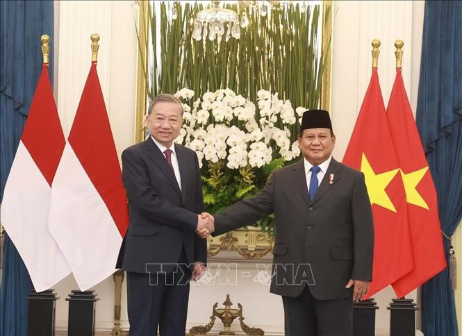 Tổng thống Indonesia Prabowo Subianto và Tổng Bí thư Tô Lâm chụp ảnh chung trước khi tiến hành hội đàm. Ảnh: Thống Nhất/ TTXVN