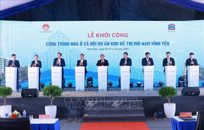 Thủ tướng Phạm Minh Chính và các đại biểu khởi công công trình nhà ở xã hội dự án Khu đô thị mới Nam Vĩnh Yên. Ảnh: Dương Giang/TTXVN Thủ tướng Phạm Minh Chính và các đại biểu khởi công công trình nhà ở xã hội dự án Khu đô thị mới Nam Vĩnh Yên. Ảnh: Dương Giang/TTXVN