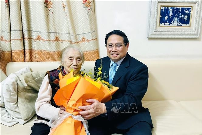 Thủ tướng Phạm Minh Chính thăm, chúc mừng nguyên Phó Chủ tịch nước Nguyễn Thị Bình nhân Ngày Quốc tế Phụ nữ 8.3. Ảnh: Dương Giang/TTXVN Thủ tướng Phạm Minh Chính thăm, chúc mừng nguyên Phó Chủ tịch nước Nguyễn Thị Bình nhân Ngày Quốc tế Phụ nữ 8.3. Ảnh: Dương Giang/TTXVN