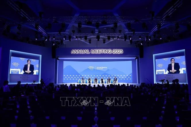 Phiên thảo luận toàn thể với chủ đề “ASEAN: Gắn kết để vươn xa". Ảnh: Dương Giang/TTXVN Phiên thảo luận toàn thể với chủ đề “ASEAN: Gắn kết để vươn xa". Ảnh: Dương Giang/TTXVN