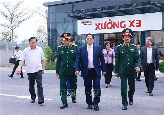 Thủ tướng Phạm Minh Chính thăm và làm việc với Tập đoàn Công nghiệp - Viễn thông Quân đội (Viettel). Ảnh: Dương Giang/TTXVN Thủ tướng Phạm Minh Chính thăm và làm việc với Tập đoàn Công nghiệp - Viễn thông Quân đội (Viettel). Ảnh: Dương Giang/TTXVN