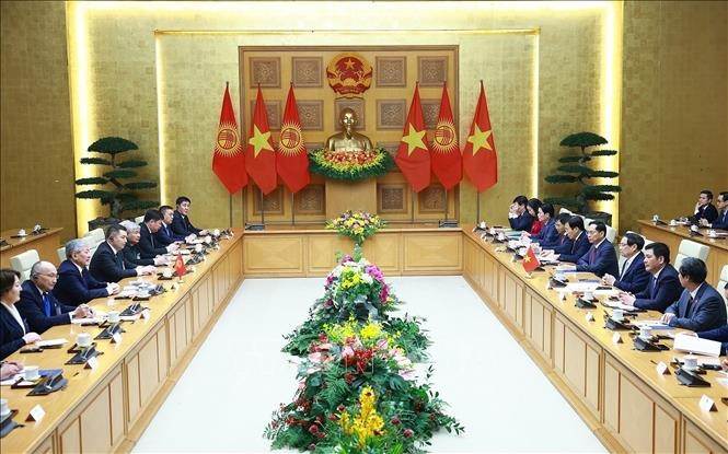 Thủ tướng Phạm Minh Chính và Thủ tướng Kyrgyzstan Adylbek Kasymaliev hội đàm. Ảnh: Dương Giang/TTXVN Thủ tướng Phạm Minh Chính và Thủ tướng Kyrgyzstan Adylbek Kasymaliev hội đàm. Ảnh: Dương Giang/TTXVN