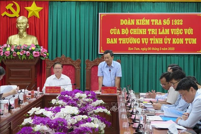 Bí thư Tỉnh ủy Kon Tum Dương Văn Trang phát biểu tại cuộc làm việc chiều 6.3 Bí thư Tỉnh ủy Kon Tum Dương Văn Trang phát biểu tại cuộc làm việc chiều 6.3