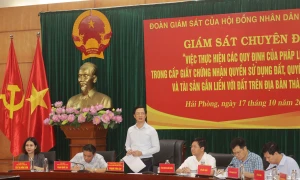 Chủ tịch HĐND thành phố Phạm Văn Lập phát biểu tại buổi làm việc. Ảnh: Hoàng Tùng