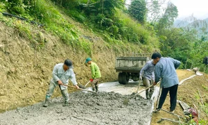 Đổ bê tông tuyến đường liên thôn Cốc Lải - Ta Đào, xã Cao Tân, huyện Pác Nặm