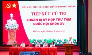 Trưởng Ban kinh tế Trung ương Trần Lưu Quang tiếp xúc cử tri quận Hải An