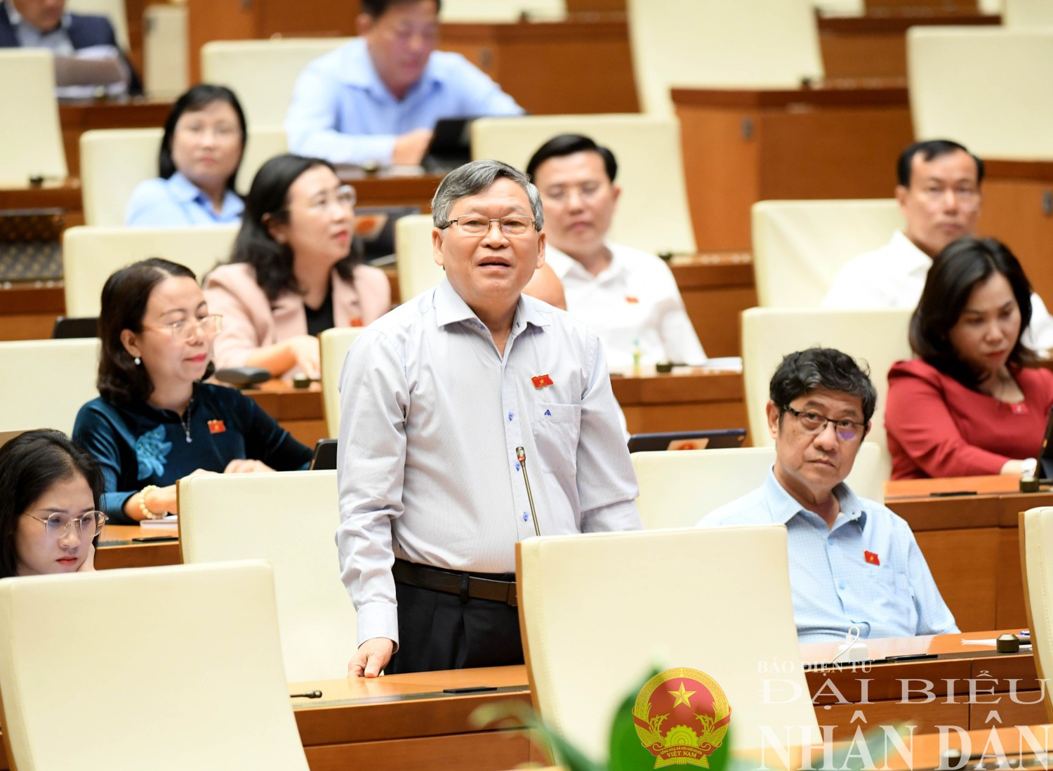 Đại biểu Quốc hội Tô Văn Tám (Kon Tum) chất vấn. Ảnh: Lâm Hiển to-van-tam-kon-tum1.jpg