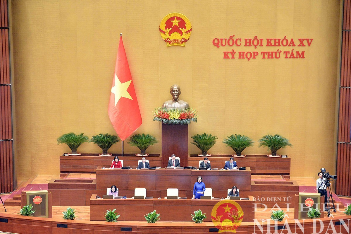 Thống đốc Ngân hàng Nhà nước Việt Nam Nguyễn Thị Hồng trả lời chất vấn của đại biểu Quốc hội. Ảnh: Hồ Long quang-canh-thong-doc.jpg