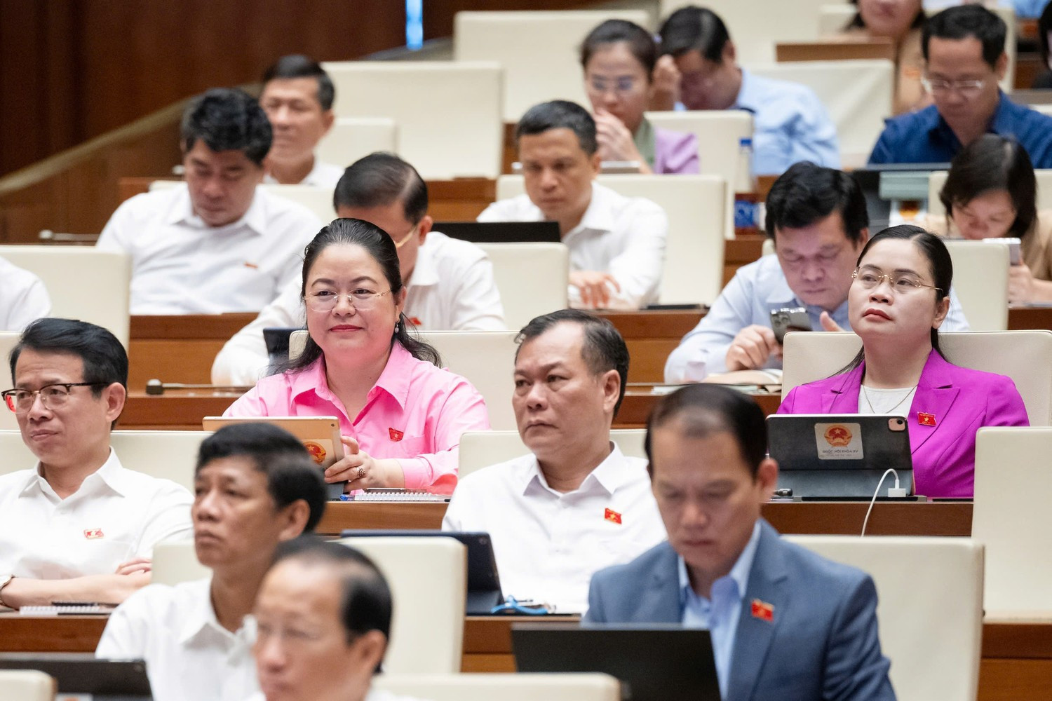 Quốc hội thực hiện chất vấn và trả lời chất vấn nhóm vấn đề thứ ba thuộc lĩnh vực thông tin và truyền thông. Ảnh: Quang Khánh 202411120915458207-z6023706091333-0c74e749d830746087ad52bbad6c2e1a.jpg