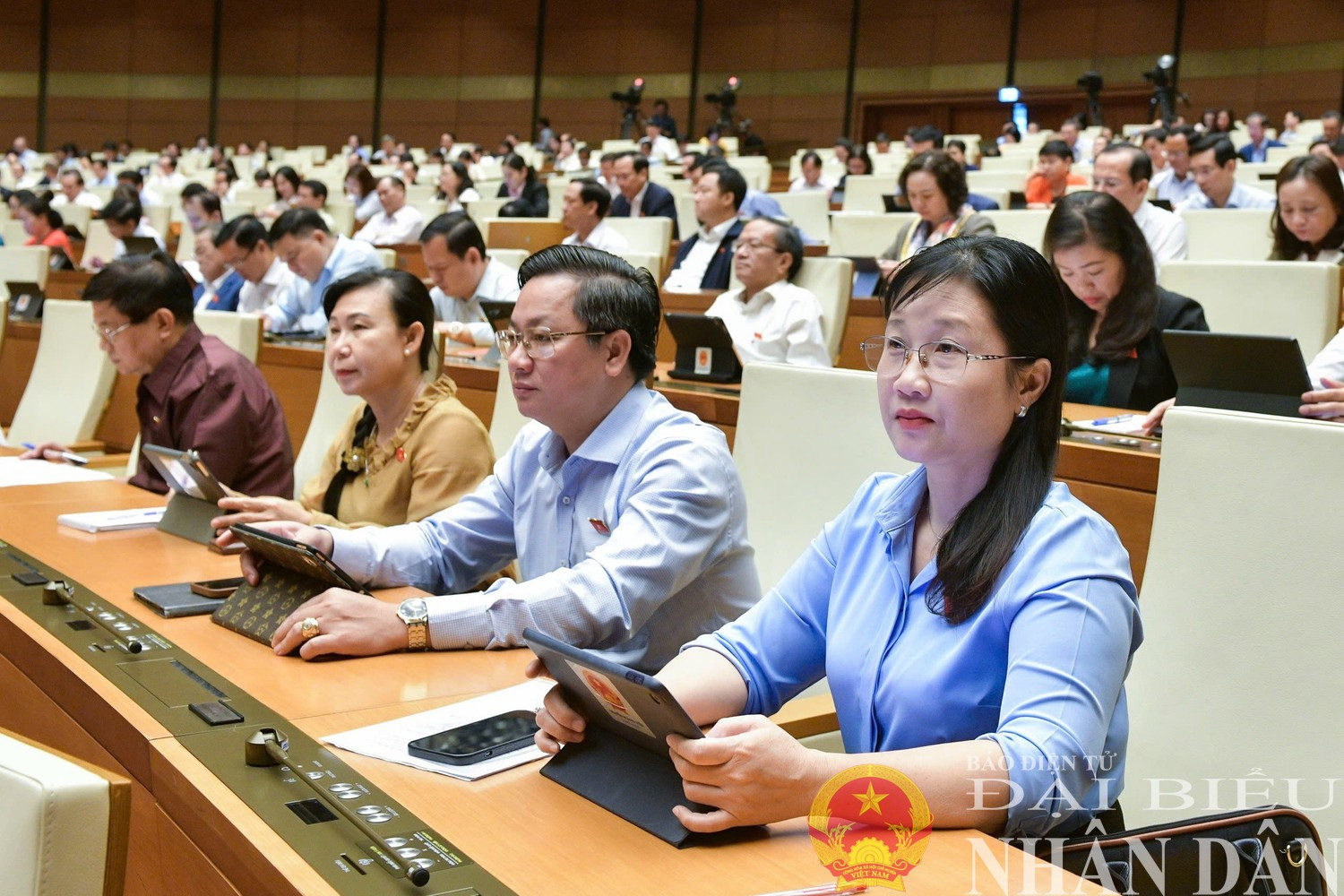 Các đại biểu dự phiên chất vấn. Ảnh: Lâm Hiển th.jpg