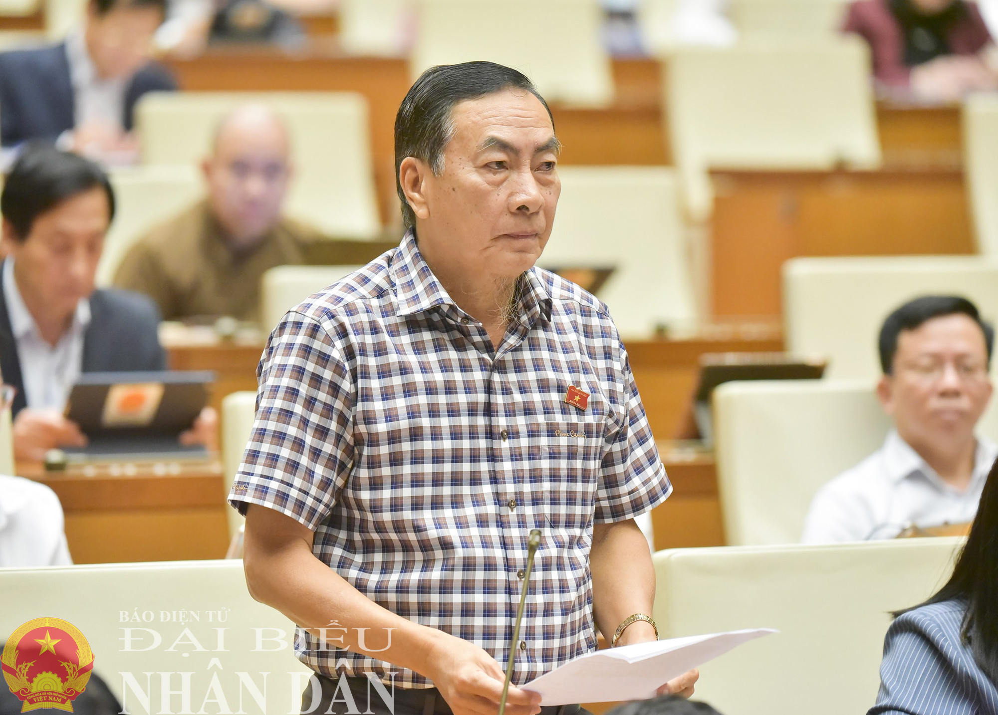 ĐBQH Phạm Văn Hòa (Đồng Tháp) chất vấn. Ảnh: Quang Khánh dbnd_bl_ctqh14.jpg